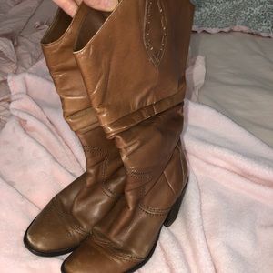 Adorable well loved scrunchy brown cowgirl boots